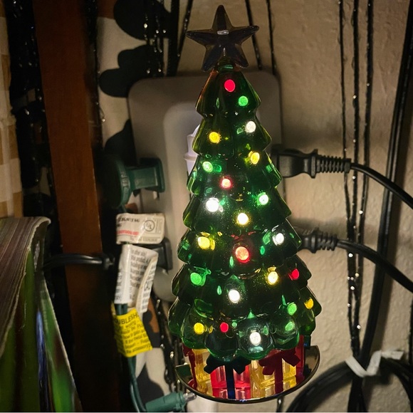 BATH AND BODY WORKS CHRISTMAS TREE NIGHTLIGHT WALLFLOWER PLUG - Picture 3 of 11